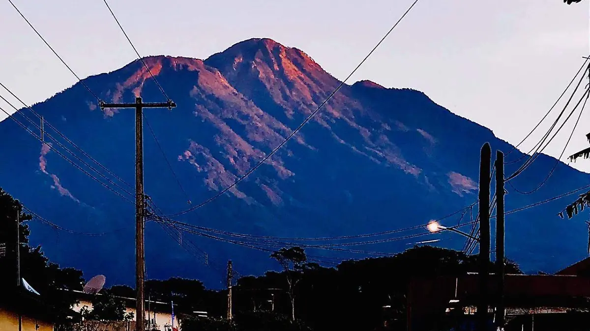 volcán, alpinistas, covid-19